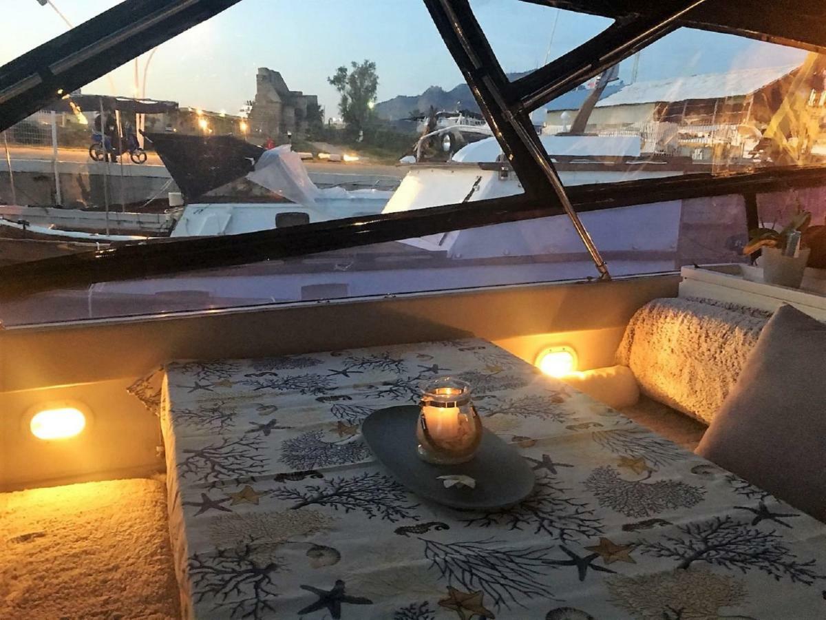 Desire Charming House Boat Hotel Палермо Екстериор снимка
